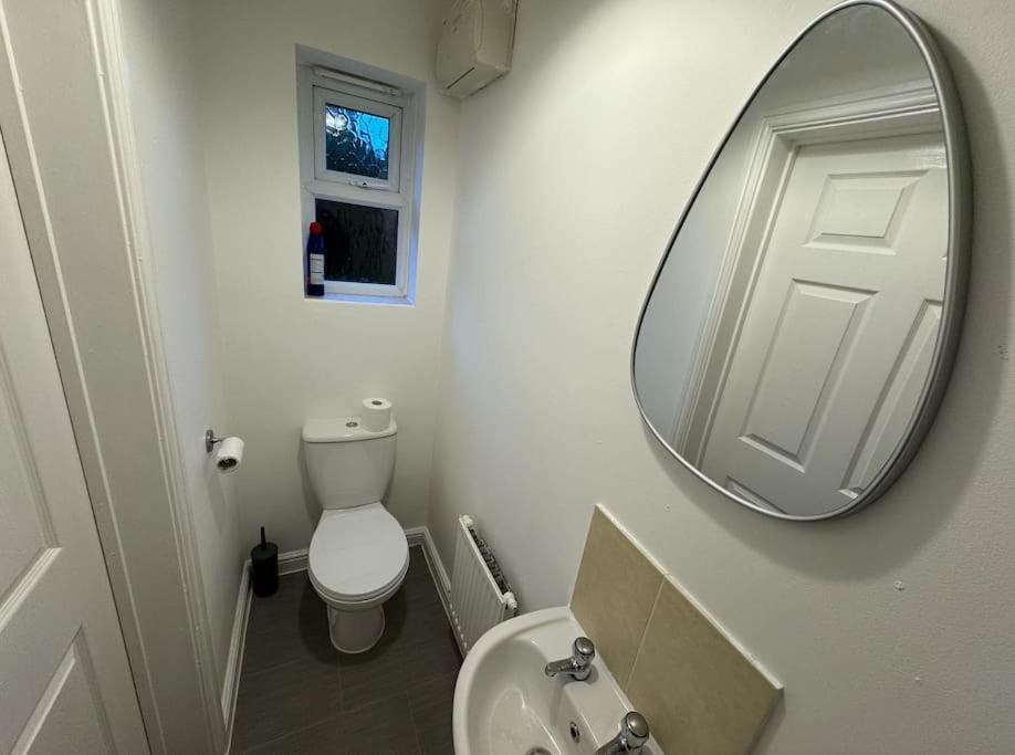 Modern Townhouse - 3 Bed 2.5 Bath 2 Private Gated Parking Villa Wellingborough Ngoại thất bức ảnh
