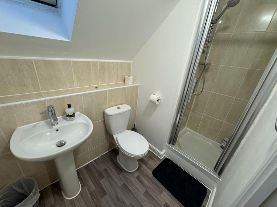 Modern Townhouse - 3 Bed 2.5 Bath 2 Private Gated Parking Villa Wellingborough Ngoại thất bức ảnh